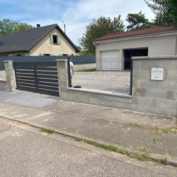 clôture maçonnée et portail aménagement extérieur sécurisé